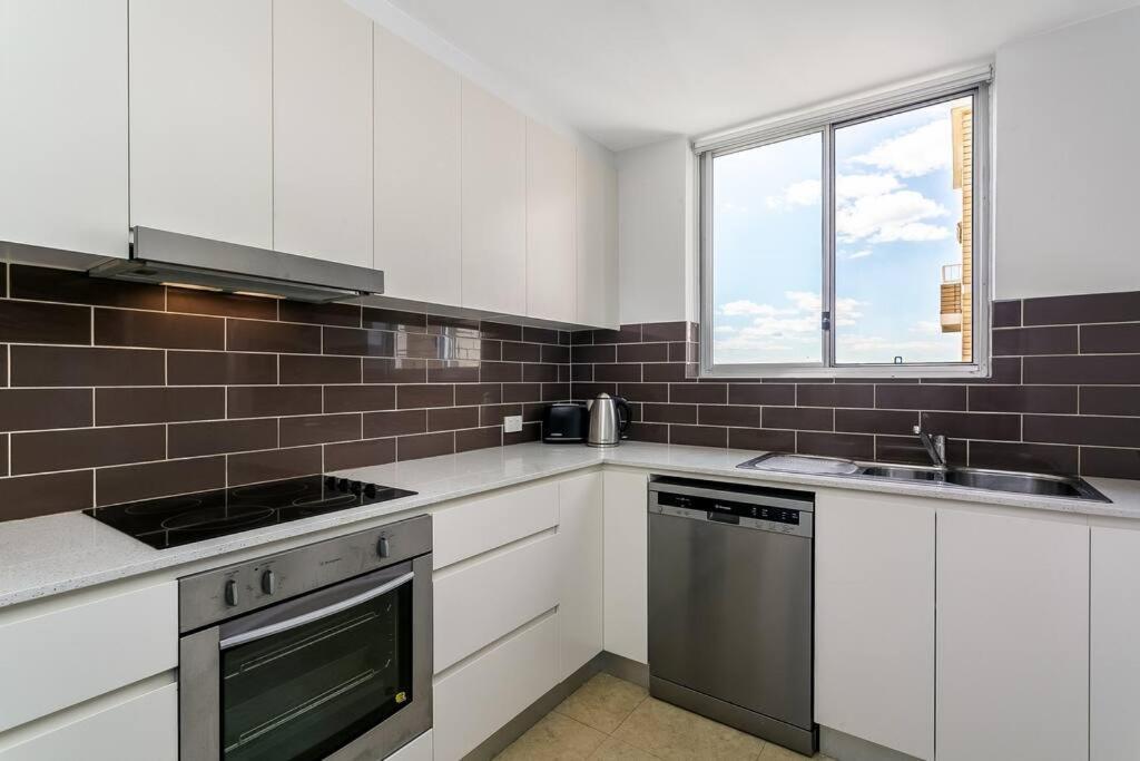 Cre31 - Renovated 1 Bedroom Unit - Cremorne Apartment